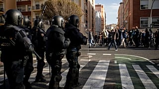 Antidisturbios frente a los manifestantes del sector del metal en Cádiz