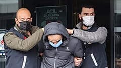 Metroda bir kadın yolcuya bıçak çekip, tehdit ve hakaret eden zanlı emniyetteki işlemlerin ardından adliyeye sevk edildi