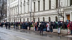 Сторонники собрались у здания суда