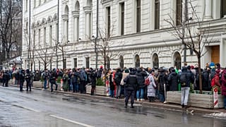 Сторонники собрались у здания суда