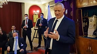 وزير الدفاع الإسرائيلي بيني غانتس يزور كنيس تلمود توراة في العاصمة المغربية الرباط. 