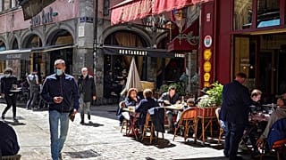 Des clients en terrasses à Lyon (mai 2021) 
