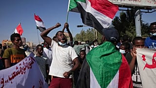 Des milliers de Soudanais se sont rassemblés à Khartoum pour exiger de vraies réformes démocratiques