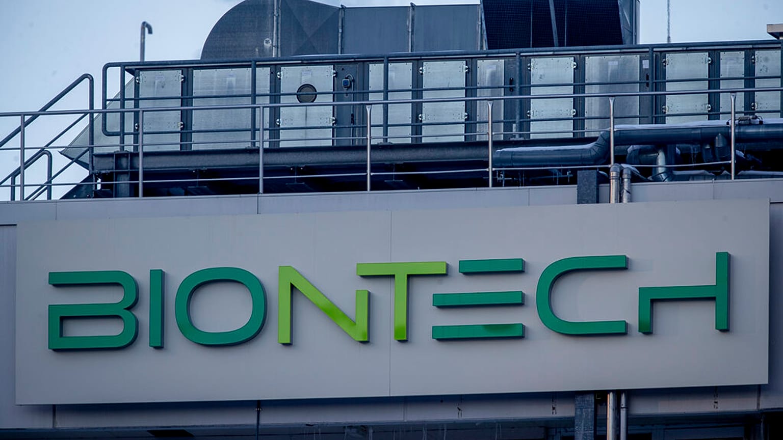Biyoteknoloji firması BioNTech'in Almanya'nın Marburg kentindeki üretim binası
