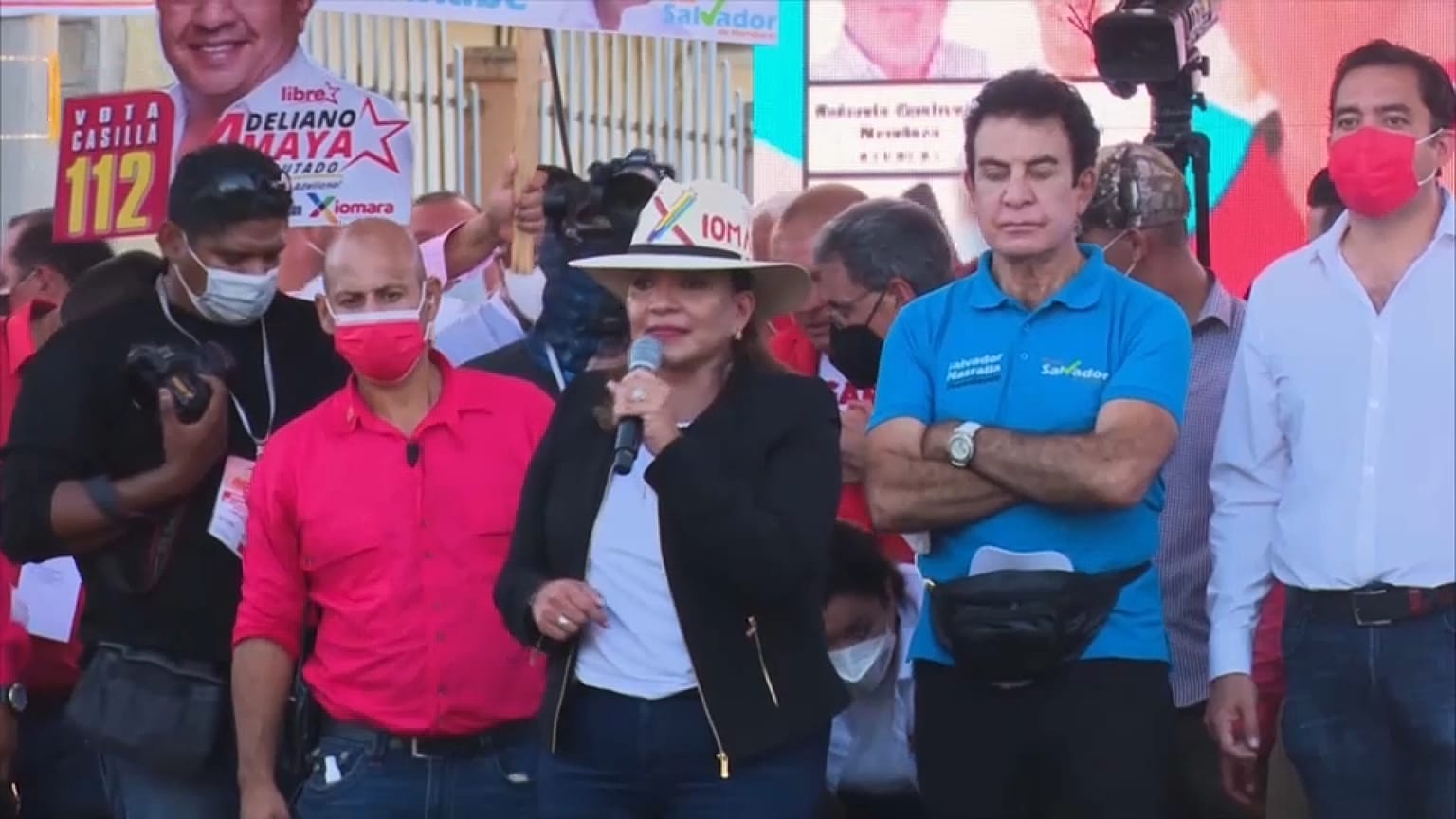 La candidata presidencial de izquierda Xiomara Castro encabeza las encuestas de intención de voto