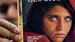 "Afghan girl" - Sharbat Gual auf der Titelseite von NATIONAL GEOGRAPHIC