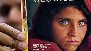 "Afghan girl" - Sharbat Gual auf der Titelseite von NATIONAL GEOGRAPHIC