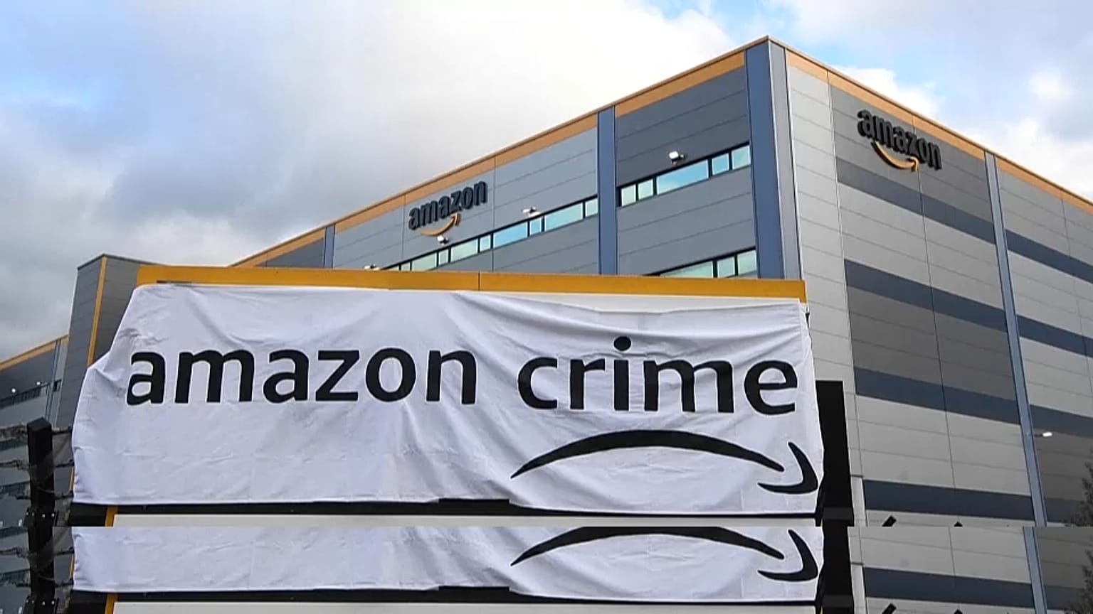 Proteste contro Amazon. 