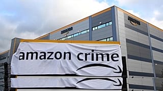 Extinction Rebelion bloquea los almacenes de Amazon el día de los supersaldos Black Friday