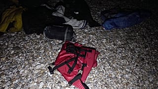Eine Rettungsweste am Strand von Calais (26.11.2021)