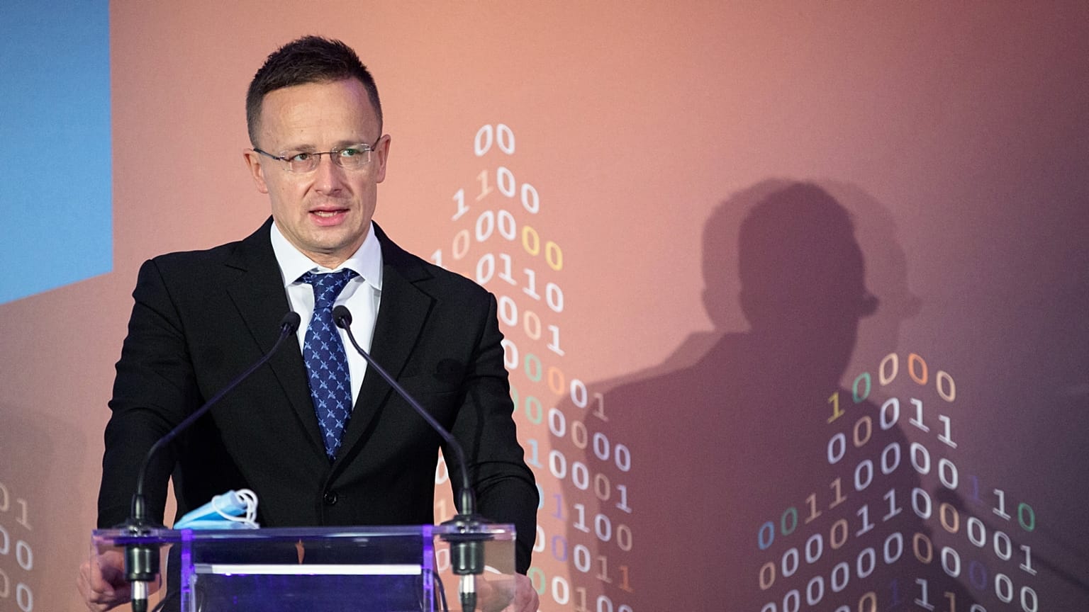 Szijjártó Péter beszédet mond a Business Services Hungary 2021 konferencián 