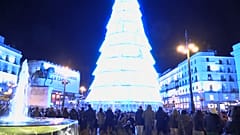 ویدئو؛ ساکنان مادرید به استقبال جشن‌های پایان سال میلادی می‌روند