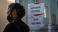 Európa egy része nem enged be dél-afrikai járatokat az omikron vírusvariánstól tartva