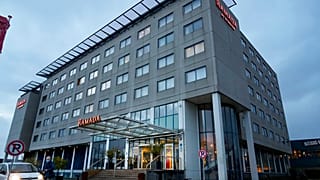 Testleri pozitif çıkan yolcular otelde karantinaya alındı