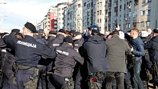 Serbia in piazza contro l'inquinamento: bloccati ponti e strade