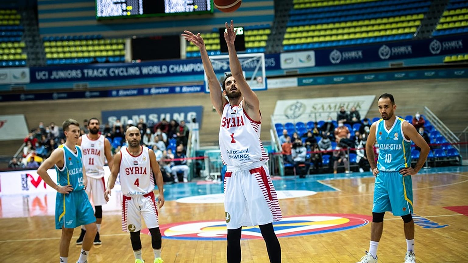 Kazakistan ile Suriye arasında oynana basket maçında yanlış ulusal marş çalındı
