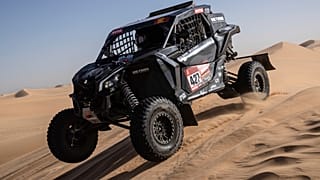 Der US-Amerikaner Austin Jones rast während der Dakar 2020 durch die Wüste