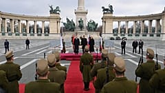 V4 elnöki találkozó - koszorúzás a Hősök terén