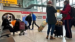 Reino Unido impondrá cuarentenas y pruebas de COVID-19 a los viajeros, vengan de donde vengan. 