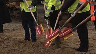 Erster Spatenstich auf Fehmarn