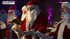 Generalversammlung der Weihnachtsmänner im Berliner Tierpark