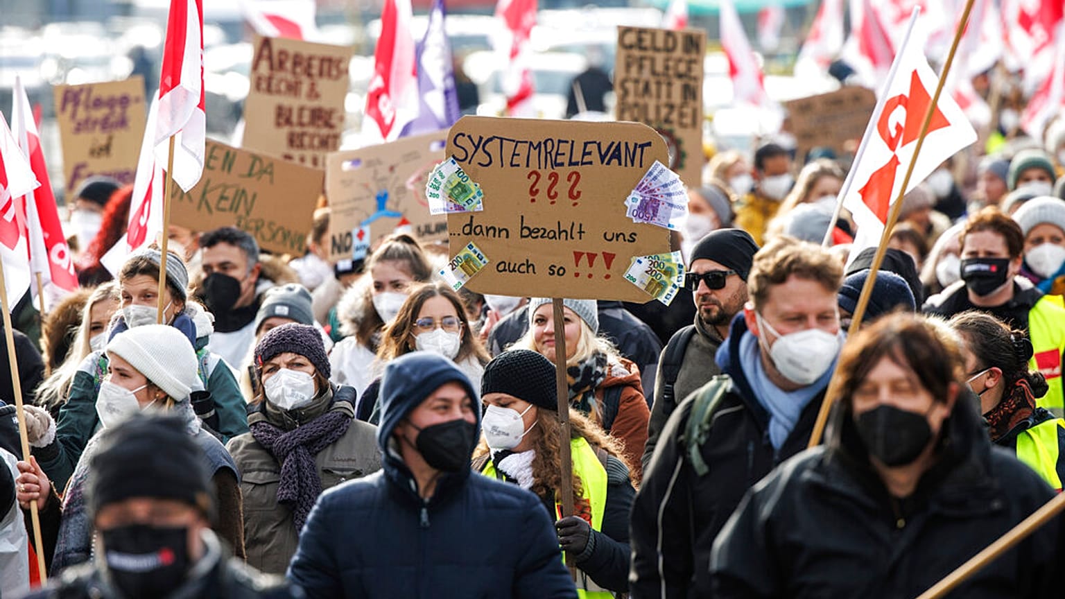 Almanya'da kamu çalışanları, daha iyi ödeme şartları için Münih'te gösteri düzenledi, 25 Kasım 2021