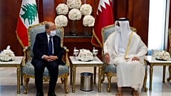 يلتقي أمير قطر الشيخ تميم بن حمد آل ثاني بالرئيس اللبناني ميشال عون في الدوحة، قطر، الاثنين 29 نوفمبر 2021.