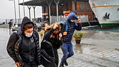 Πέντε νεκροί και δεκάδες τραυματίες από ισχυρή καταιγίδα στην Κωνσταντινούπολη