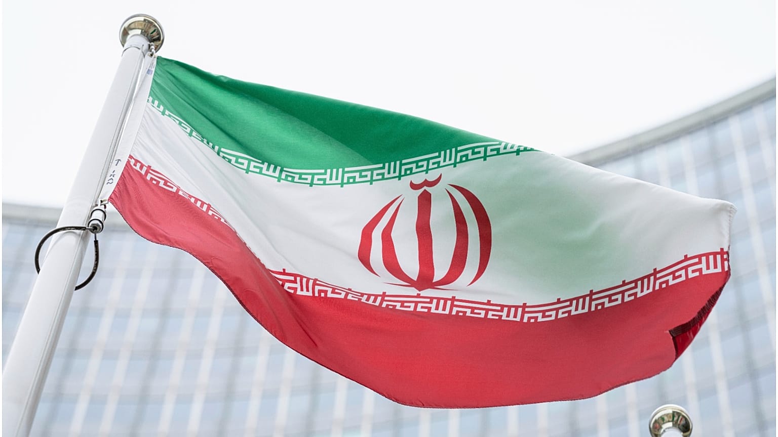 علم الجمهورية الإسلامية الإيرانية 
