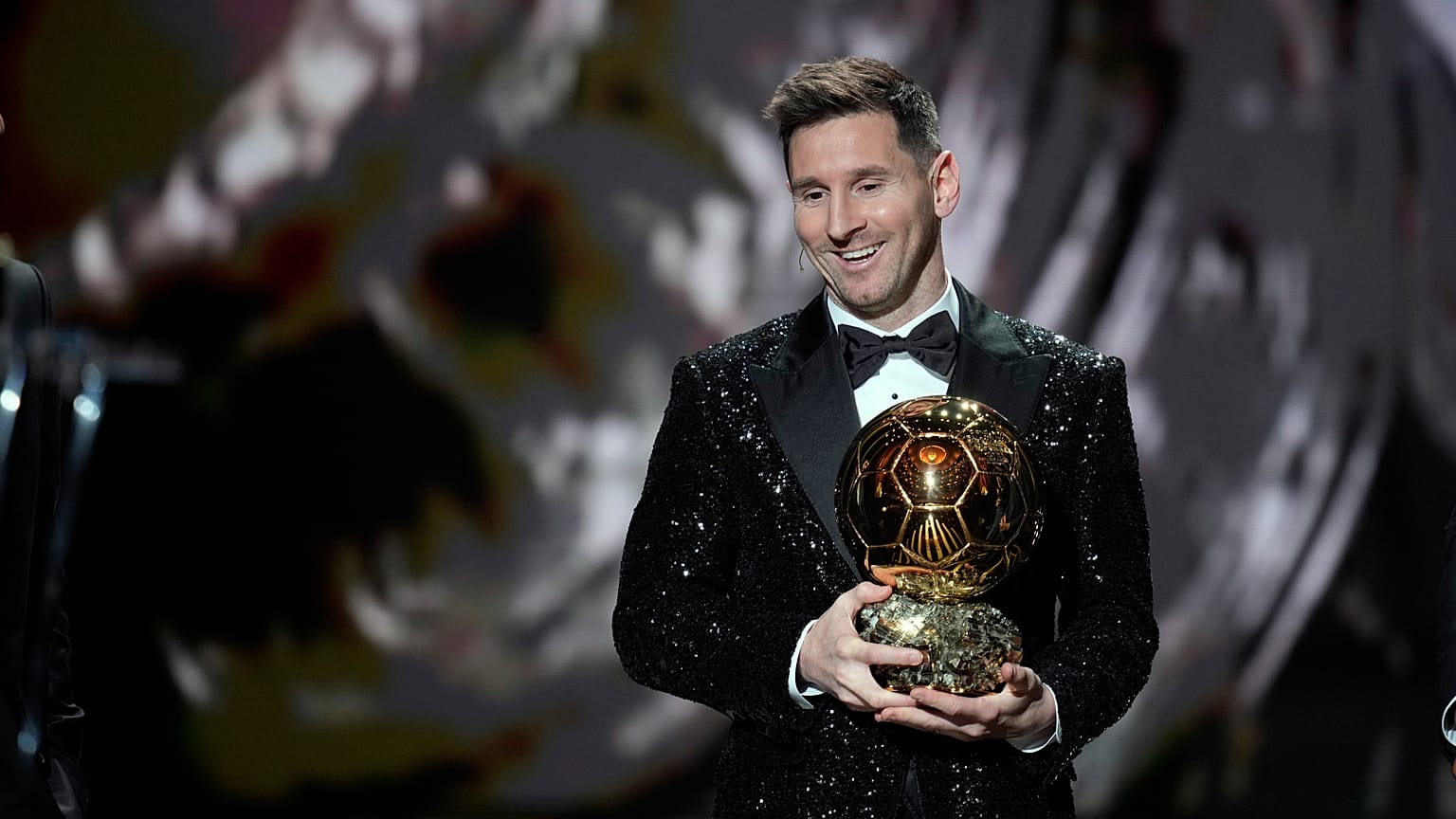 Lionel Messi lors de la remise du Ballon d'Or au théâtre du Châtelet, à Paris, le 29 novembre 2021