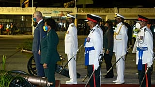 Barbados, İngiltere hakimiyetinden ayrıldı