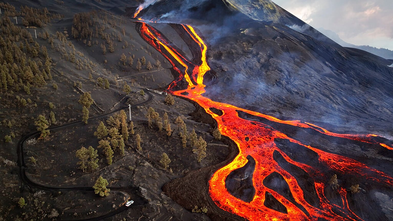 Canáles lávicos del volcán CUmbre Vieja en La Palma