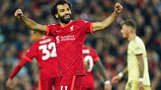 محمد صلاح يحتفل بتسجيل الهدف الثالث لفريقه خلال مباراة الدوري الإنجليزي لكرة القدم بين ليفربول وأرسنال على ملعب أنفيلد، ليفربول، إنجلترا، السبت 20 نوفمبر 2021