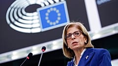 Η Στέλλα Κυριακίδου, επίτροπος για την Υγεία και την Ασφάλεια των Τροφίμων