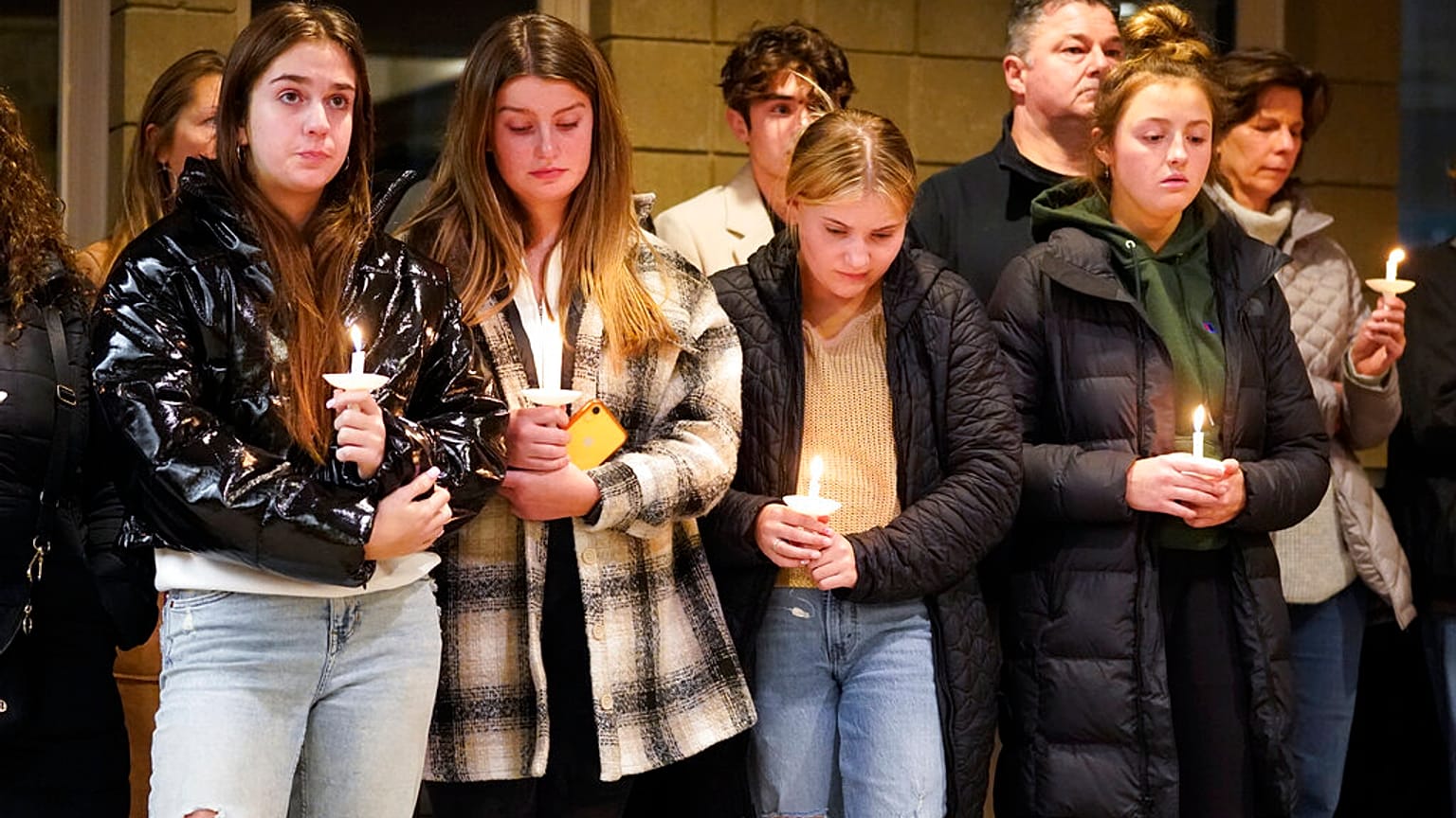 Veglia funebre alla LakePoint Community Church di Oxford. 30.11.2021