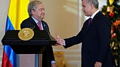 Le Secrétaire général des Nations Unies, Antonio Guterres et le Président colombien, Ivan Duque, célébrant les 5 ans de l'accord de paix avec les FARC, Bogota, 24/11/2021