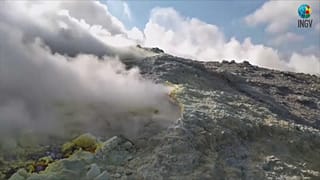 I gas che fuoriescono dal vulcano