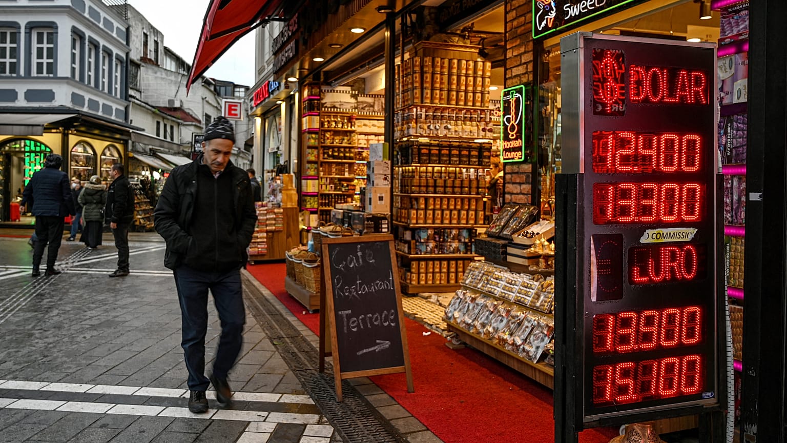 Türk Lirası Dolar karşısında değer kaybetmeye devam ediyor