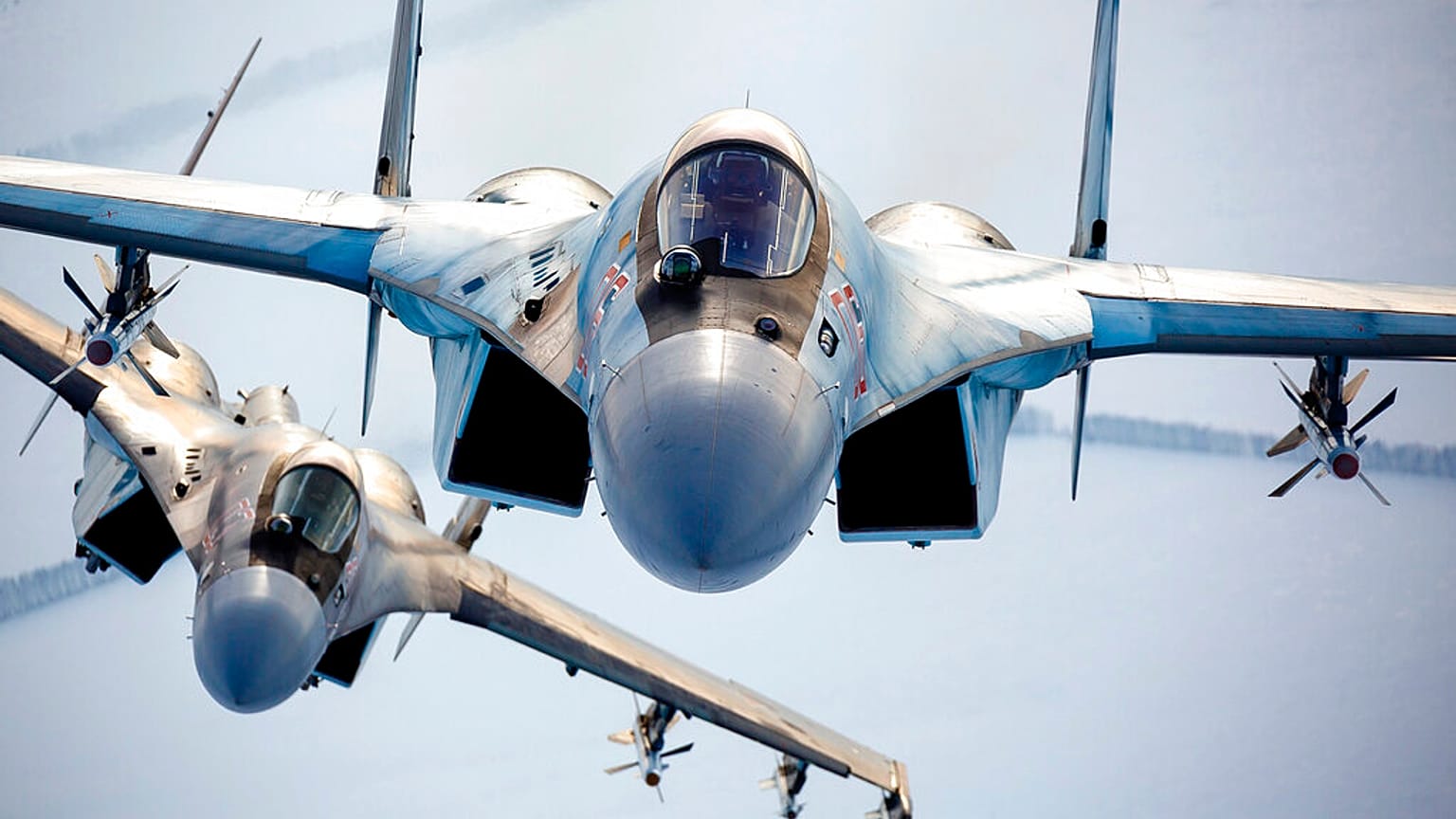 Foto distribuida por el Ministerio de Defensa rusa de aviones Su-35 durante una operación
