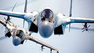 Foto distribuida por el Ministerio de Defensa rusa de aviones Su-35 durante una operación