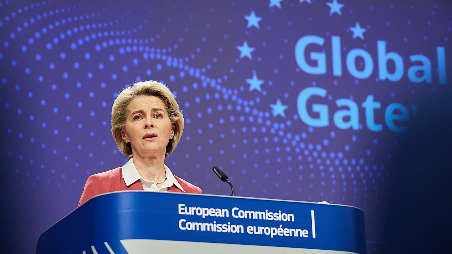 La Commission européenne propose 300 milliards d’euros pour concurrencer Pékin