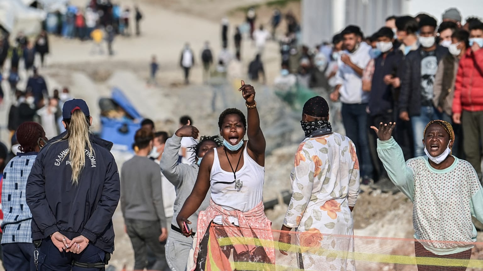 صورة أرشيفية لمهاجرين في ليسبوس