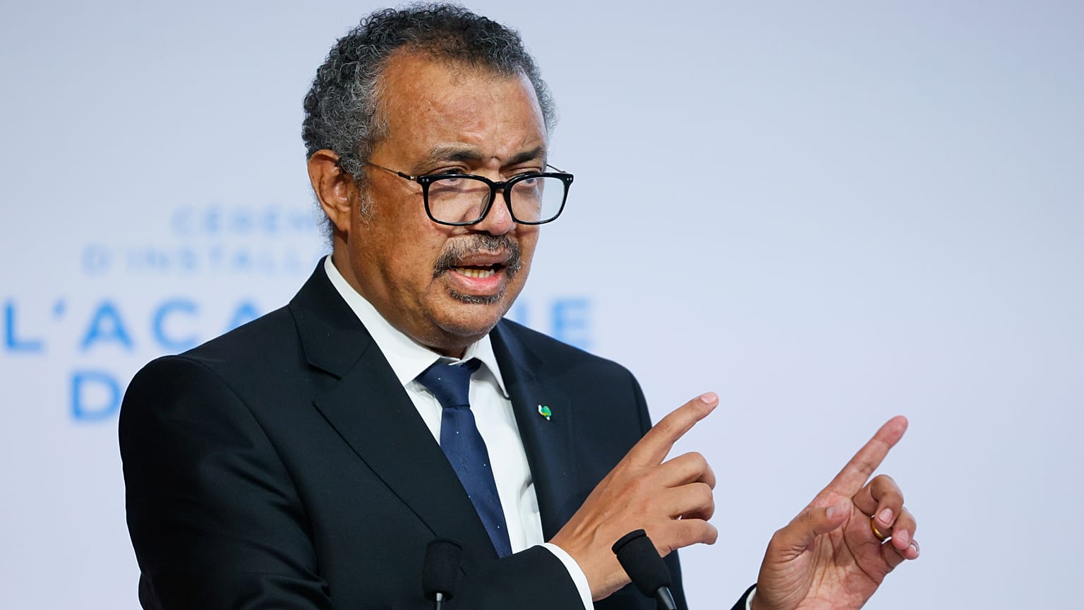 المدير العام لمنظمة الصحة العالمية، تيدروس أدهانوم غيبريسوس خلال افتتاح أكاديمية منظمة الصحة العالمية في ليون، فرنسا.