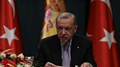 الرئيس التركي رجب طيب أردوغان في مؤتمر صحفي مشترك مع رئيس الوزراء الإسباني بيدرو سانشيز في القصر الرئاسي في أنقرة، تركيا.