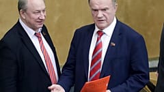 Лишенный неприкосновенности депутат Валерий Рашкин и лидер партии КПРФ Геннадий Зюганов в Государственной думе РФ