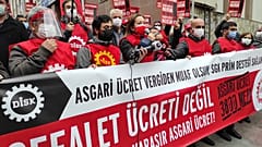 DİSK Genel Başkanı Arzu Çerkezoğlu asgari ücretle ilgili basın açıklaması yaparken / Arşiv