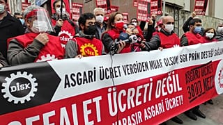 DİSK Genel Başkanı Arzu Çerkezoğlu asgari ücretle ilgili basın açıklaması yaparken / Arşiv