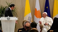 Der Papst traf in der Republik Zypern zunächst Präsident Nicos Anastasiades