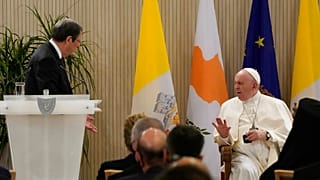 Der Papst traf in der Republik Zypern zunächst Präsident Nicos Anastasiades