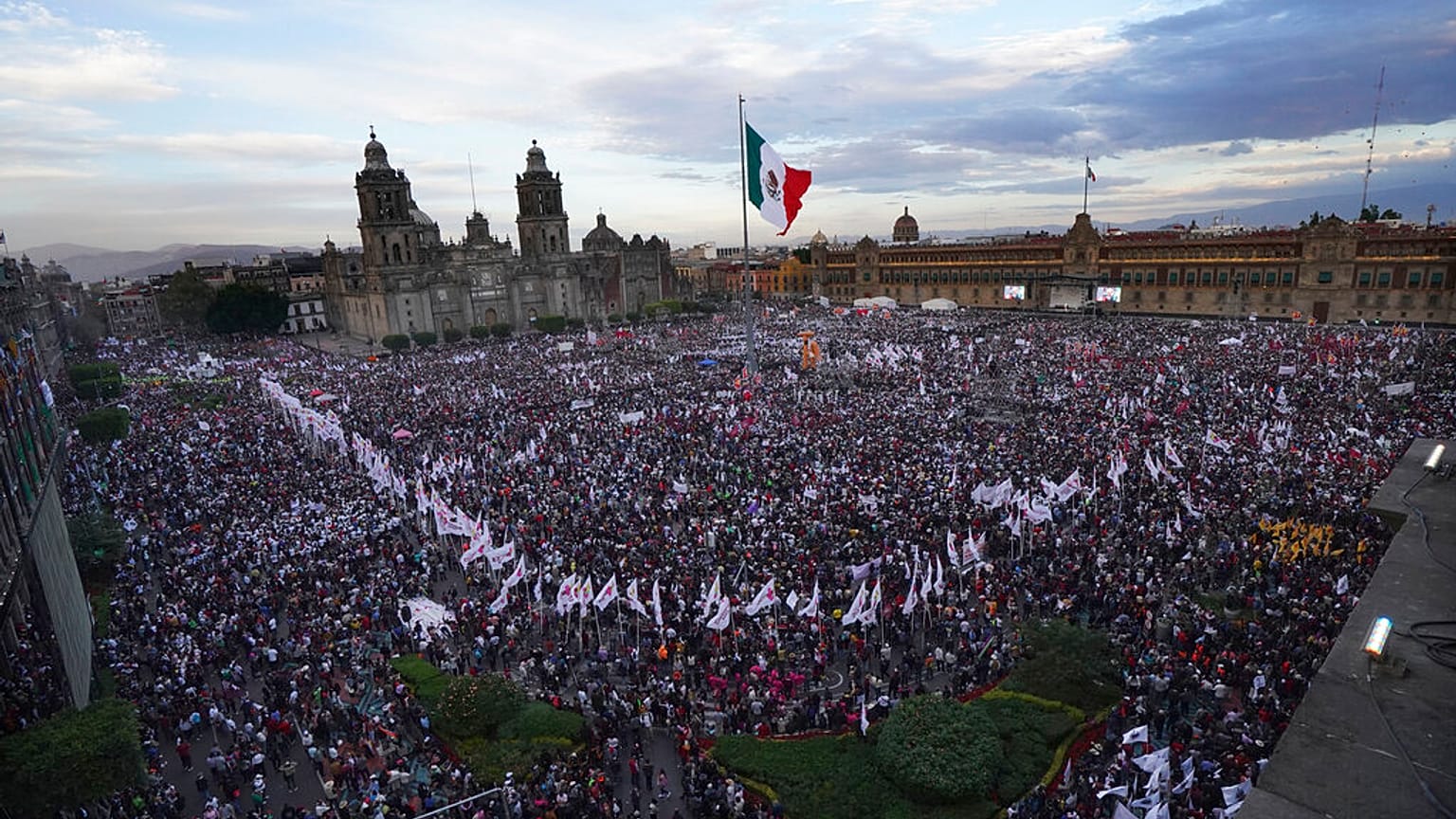 Zocalo Meydanı